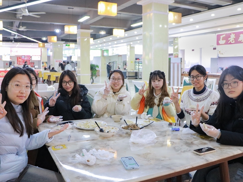 财税学院工会开展冬至特色包饺子活动