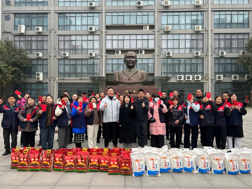 情暖除夕 心系一线——学校慰问假期值班教职工